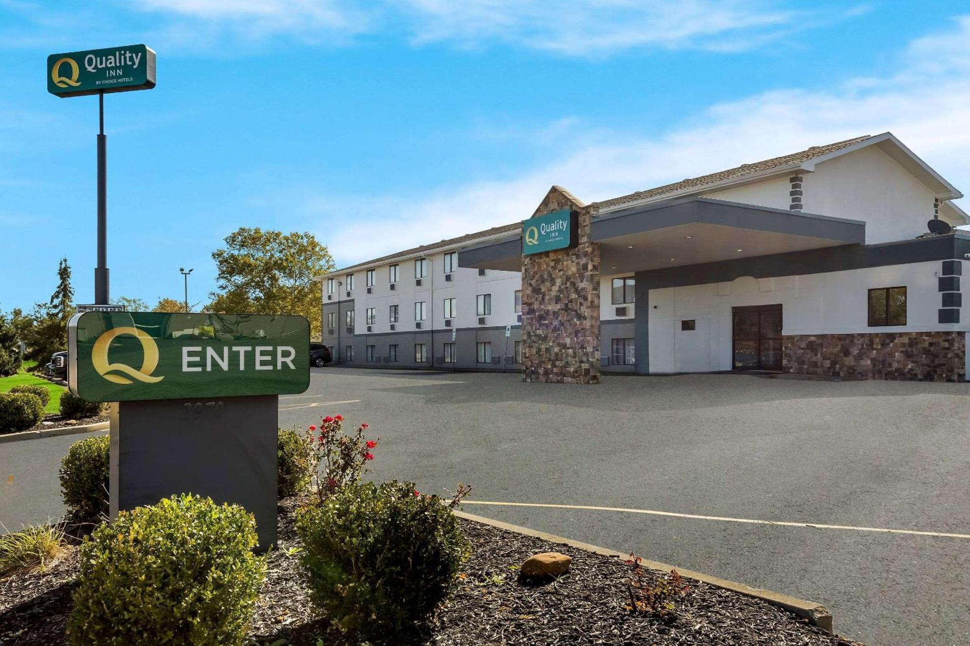 Quality Inn Hall Of Fame Кантон Экстерьер фото